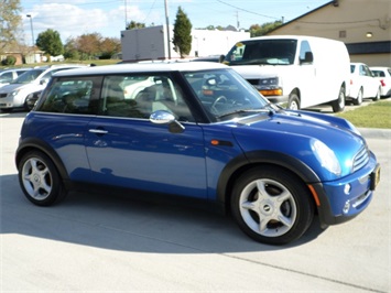 2005 MINI Cooper   - Photo 1 - Cincinnati, OH 45255