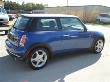 2005 MINI Cooper   - Photo 6 - Cincinnati, OH 45255