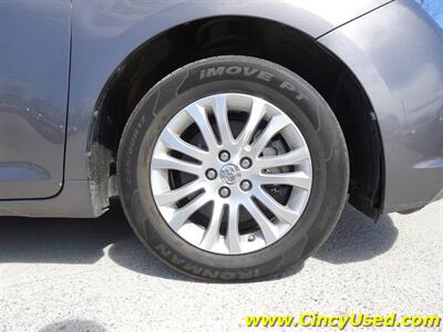 2014 Toyota Sienna XLE 8-Passenger   - Photo 2 - Cincinnati, OH 45255