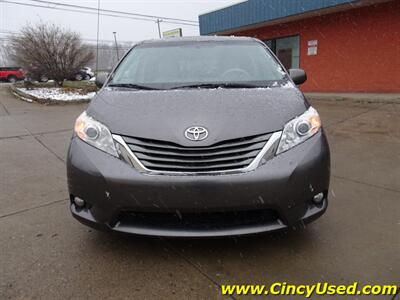2014 Toyota Sienna XLE 8-Passenger   - Photo 2 - Cincinnati, OH 45255