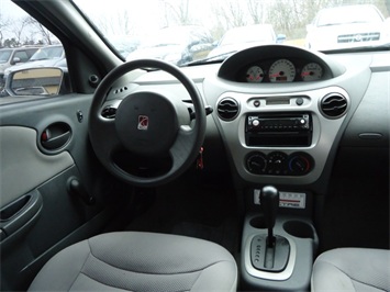 2004 Saturn Ion 2   - Photo 7 - Cincinnati, OH 45255