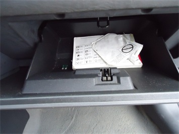 2004 Saturn Ion 2   - Photo 18 - Cincinnati, OH 45255