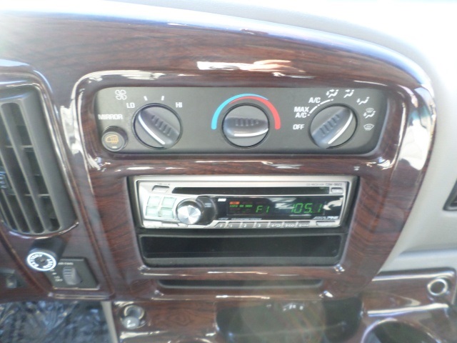 2001 Chevrolet Express Cargo 1500   - Photo 18 - Cincinnati, OH 45255