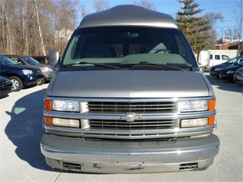 2001 Chevrolet Express Cargo 1500   - Photo 2 - Cincinnati, OH 45255