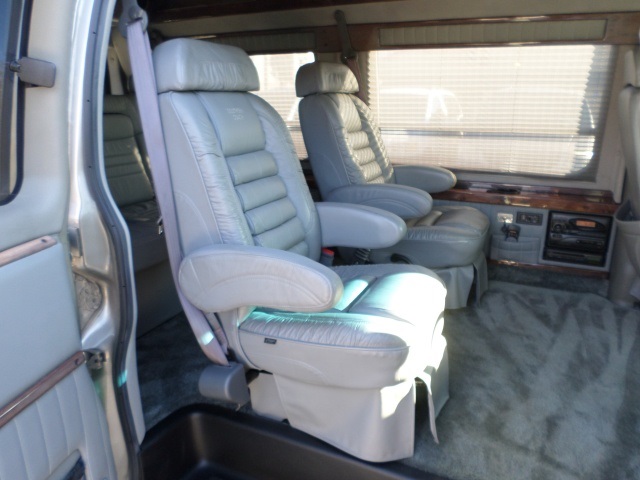 2001 Chevrolet Express Cargo 1500   - Photo 8 - Cincinnati, OH 45255