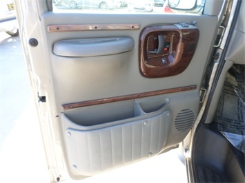 2001 Chevrolet Express Cargo 1500   - Photo 22 - Cincinnati, OH 45255