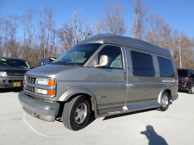 2001 Chevrolet Express Cargo 1500   - Photo 11 - Cincinnati, OH 45255