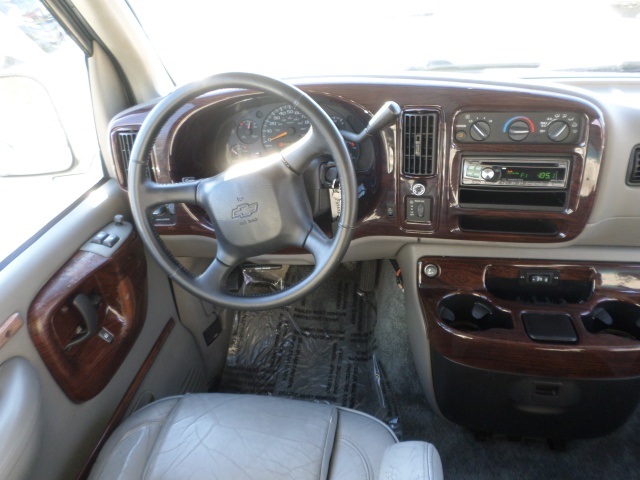 2001 Chevrolet Express Cargo 1500   - Photo 14 - Cincinnati, OH 45255