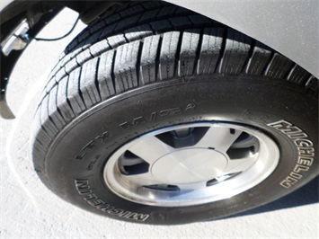 2001 Chevrolet Express Cargo 1500   - Photo 26 - Cincinnati, OH 45255