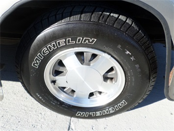 2001 Chevrolet Express Cargo 1500   - Photo 25 - Cincinnati, OH 45255