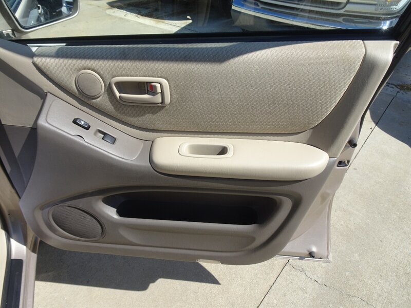 2004 Toyota Highlander Base V6 - Photo 49 - Cincinnati, OH 45255