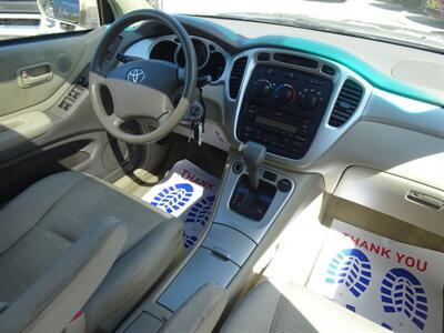 2004 Toyota Highlander Base V6 - Photo 17 - Cincinnati, OH 45255