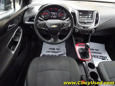 2018 Chevrolet Cruze LT Manual   - Photo 10 - Cincinnati, OH 45255