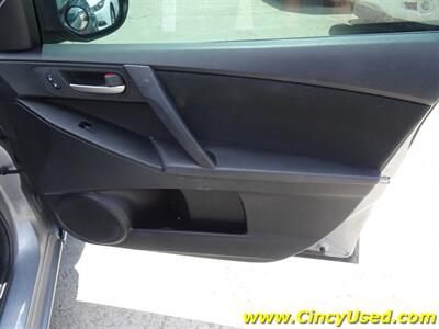 2012 Mazda Mazda3 i Sport   - Photo 24 - Cincinnati, OH 45255