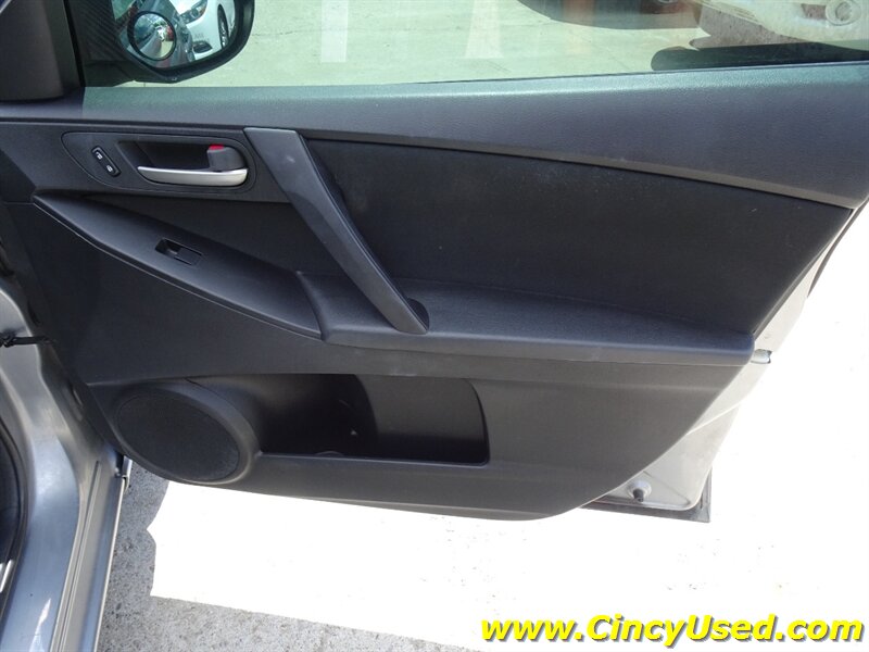 2012 Mazda Mazda3 i Sport - Photo 24 - Cincinnati, OH 45255