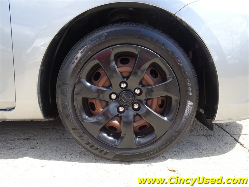 2012 Mazda Mazda3 i Sport - Photo 25 - Cincinnati, OH 45255