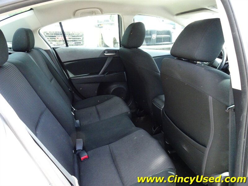 2012 Mazda Mazda3 i Sport - Photo 13 - Cincinnati, OH 45255