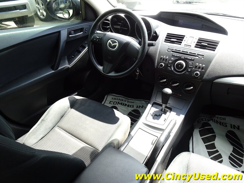 2012 Mazda Mazda3 i Sport - Photo 14 - Cincinnati, OH 45255