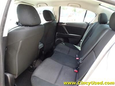 2012 Mazda Mazda3 i Sport   - Photo 12 - Cincinnati, OH 45255