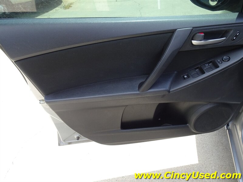 2012 Mazda Mazda3 i Sport - Photo 23 - Cincinnati, OH 45255