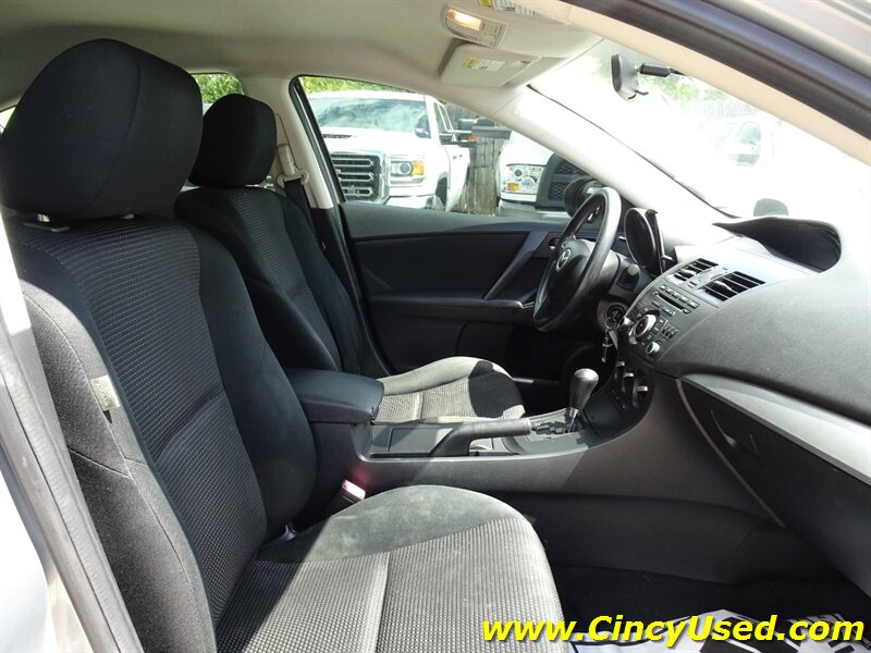 2012 Mazda Mazda3 i Sport - Photo 15 - Cincinnati, OH 45255