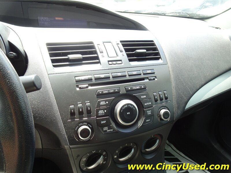 2012 Mazda Mazda3 i Sport - Photo 17 - Cincinnati, OH 45255