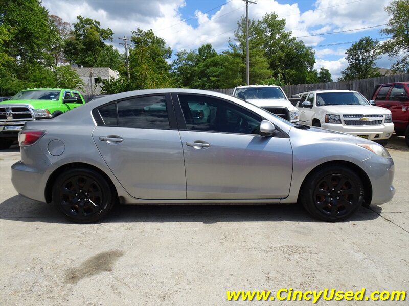 2012 Mazda Mazda3 i Sport - Photo 5 - Cincinnati, OH 45255