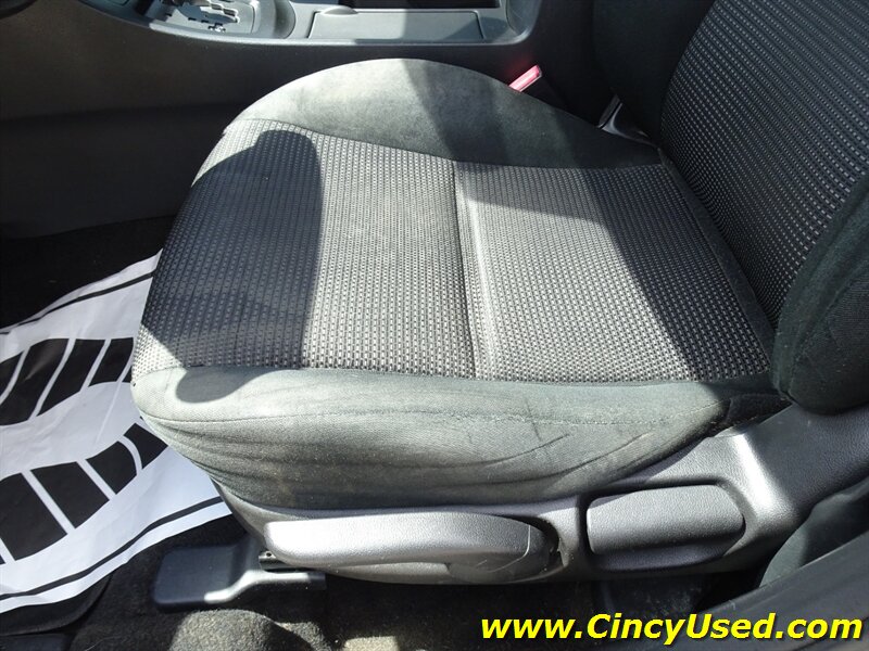 2012 Mazda Mazda3 i Sport - Photo 21 - Cincinnati, OH 45255