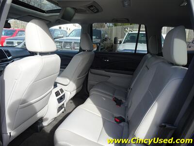 2017 Honda Pilot Touring   - Photo 12 - Cincinnati, OH 45255