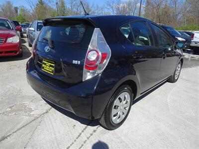 2013 Toyota Prius C One  1.5L I4 Hybrid FWD - Photo 6 - Cincinnati, OH 45255