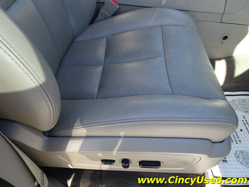 2013 Lincoln Navigator Base photo 23