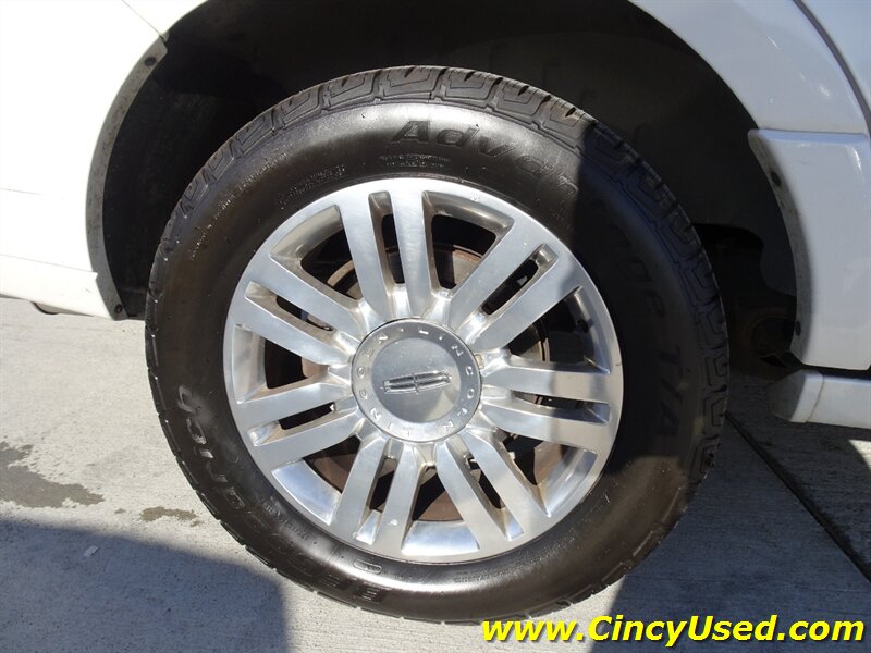 2013 Lincoln Navigator Base photo 4