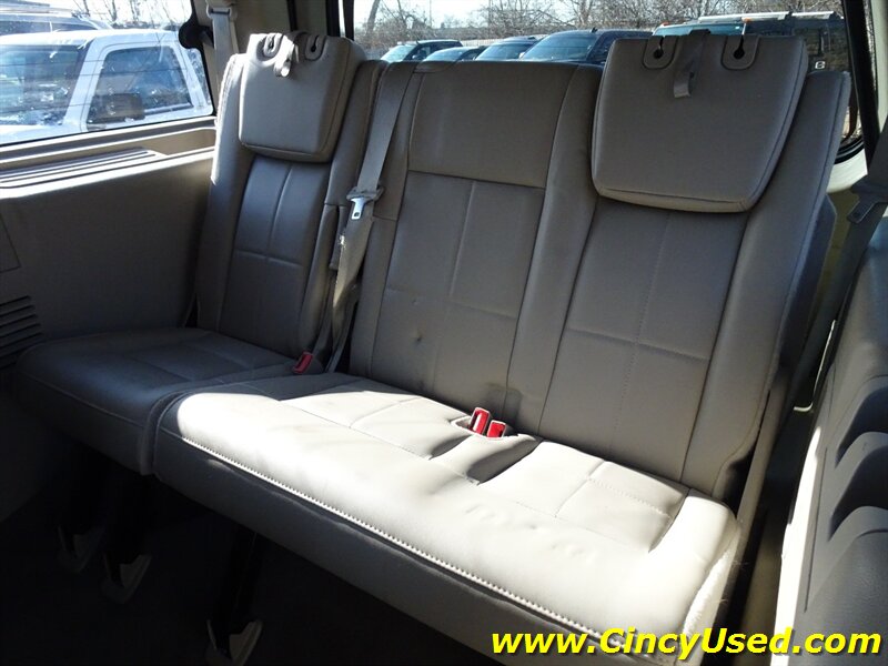 2013 Lincoln Navigator Base photo 18