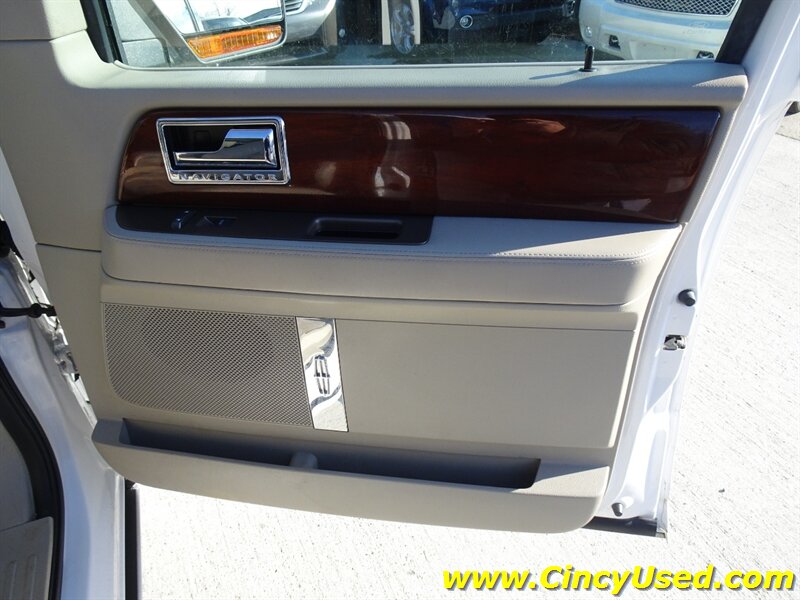 2013 Lincoln Navigator Base photo 22