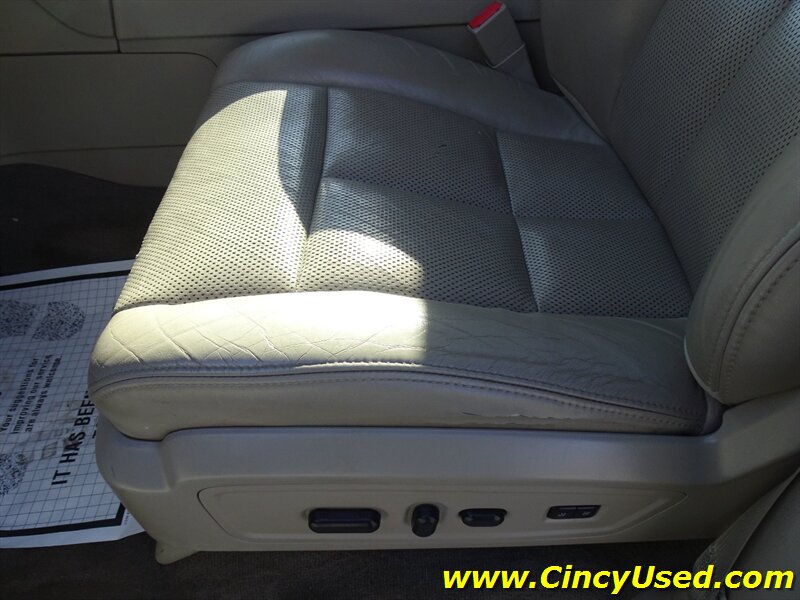 2013 Lincoln Navigator Base photo 13