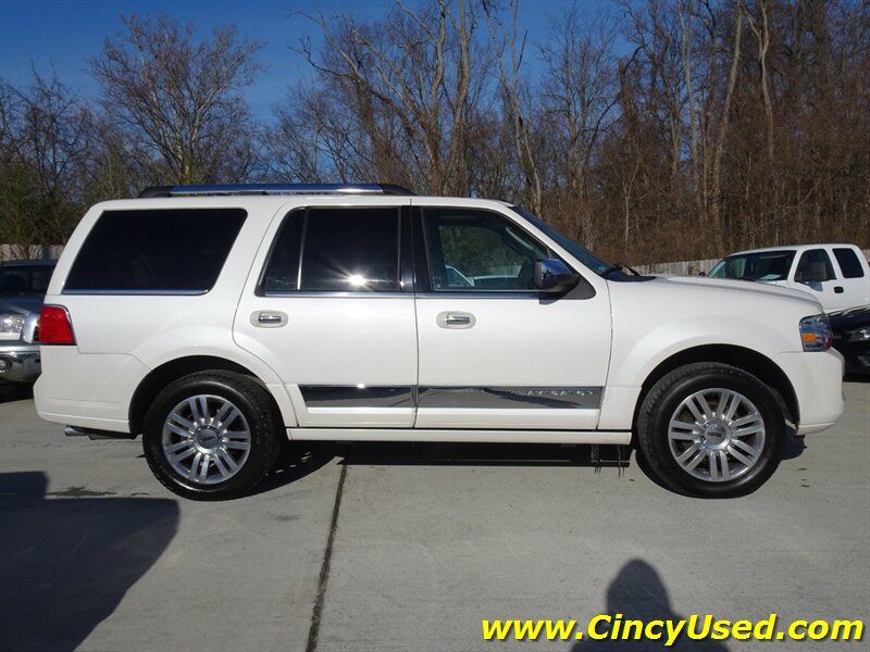 2013 Lincoln Navigator Base photo 3