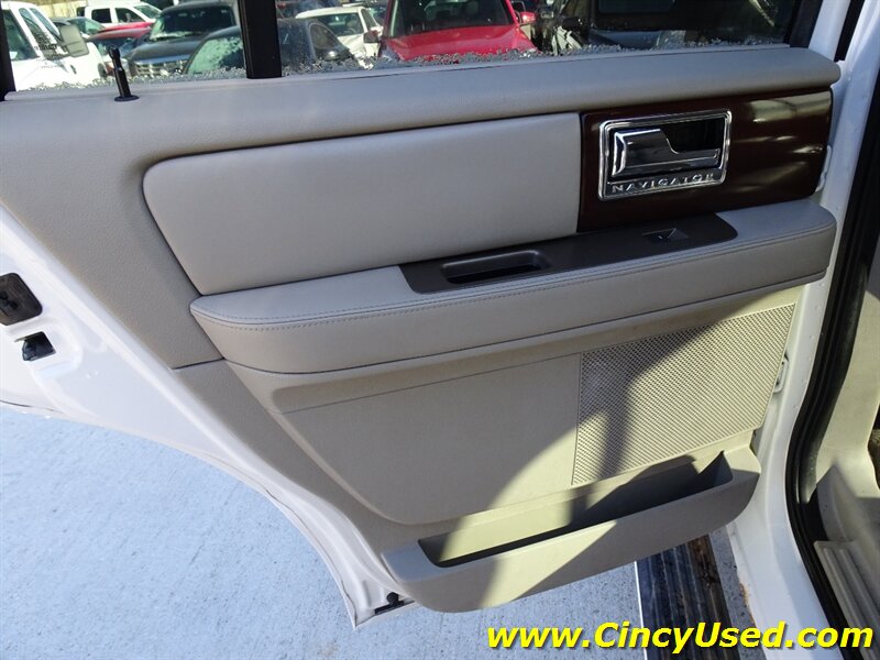 2013 Lincoln Navigator Base photo 19