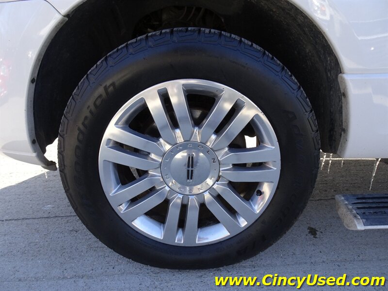 2013 Lincoln Navigator Base photo 9