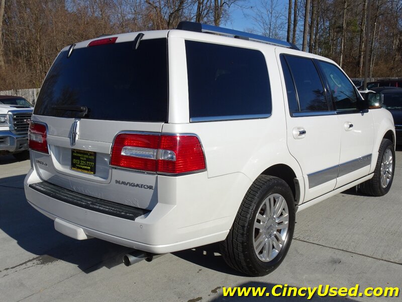 2013 Lincoln Navigator Base photo 5