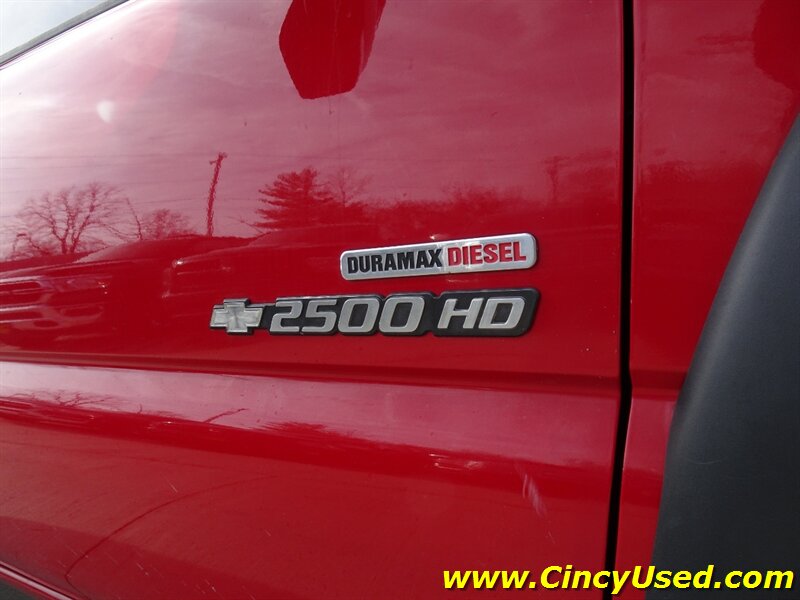 2004 Chevrolet Silverado 2500 LT 4dr Crew Cab LT - Photo 7 - Cincinnati, OH 45255