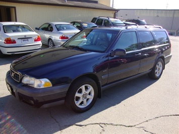 1998 Volvo V70 XC   - Photo 3 - Cincinnati, OH 45255