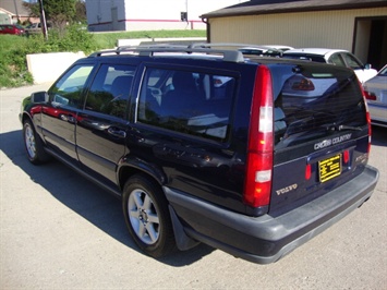 1998 Volvo V70 XC   - Photo 4 - Cincinnati, OH 45255