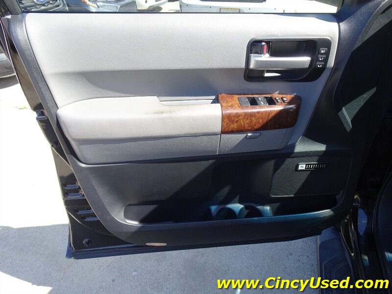 2010 Toyota Sequoia Platinum - Photo 33 - Cincinnati, OH 45255