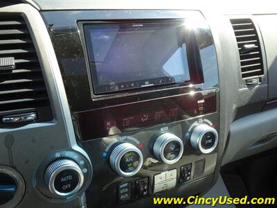 2010 Toyota Sequoia Platinum - Photo 22 - Cincinnati, OH 45255