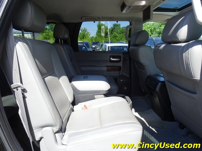 2010 Toyota Sequoia Platinum - Photo 15 - Cincinnati, OH 45255