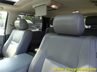 2010 Toyota Sequoia Platinum - Photo 12 - Cincinnati, OH 45255