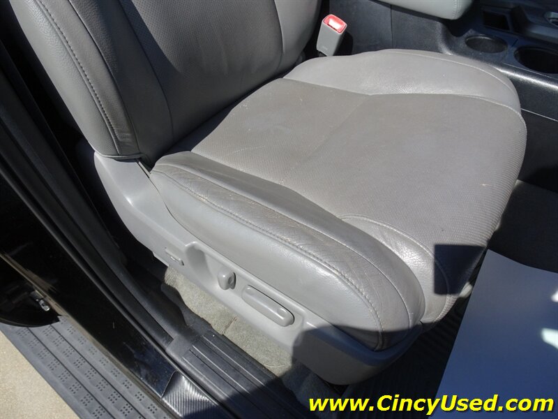 2010 Toyota Sequoia Platinum - Photo 32 - Cincinnati, OH 45255