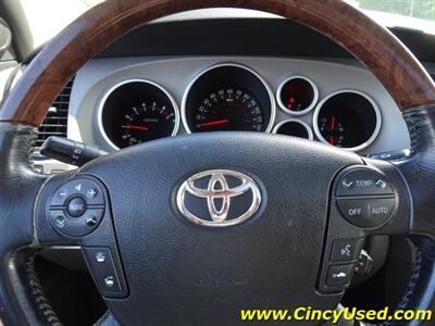 2010 Toyota Sequoia Platinum - Photo 23 - Cincinnati, OH 45255