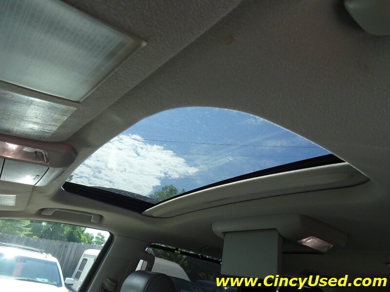 2010 Toyota Sequoia Platinum - Photo 27 - Cincinnati, OH 45255