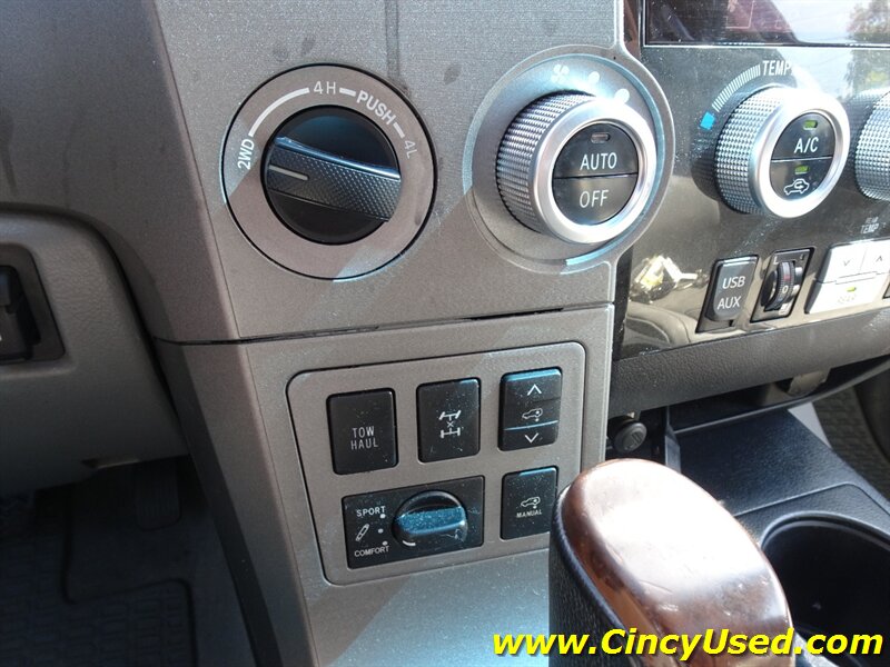 2010 Toyota Sequoia Platinum - Photo 20 - Cincinnati, OH 45255